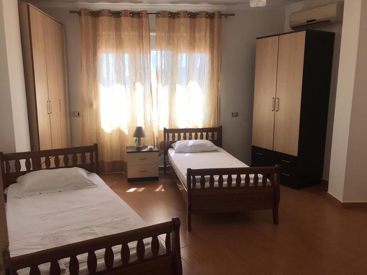 Agetina'S Apartaments Вльора Екстер'єр фото